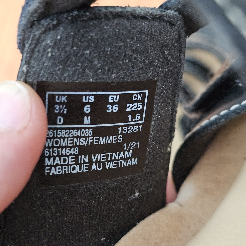 Clarks - Picture 4 of 4